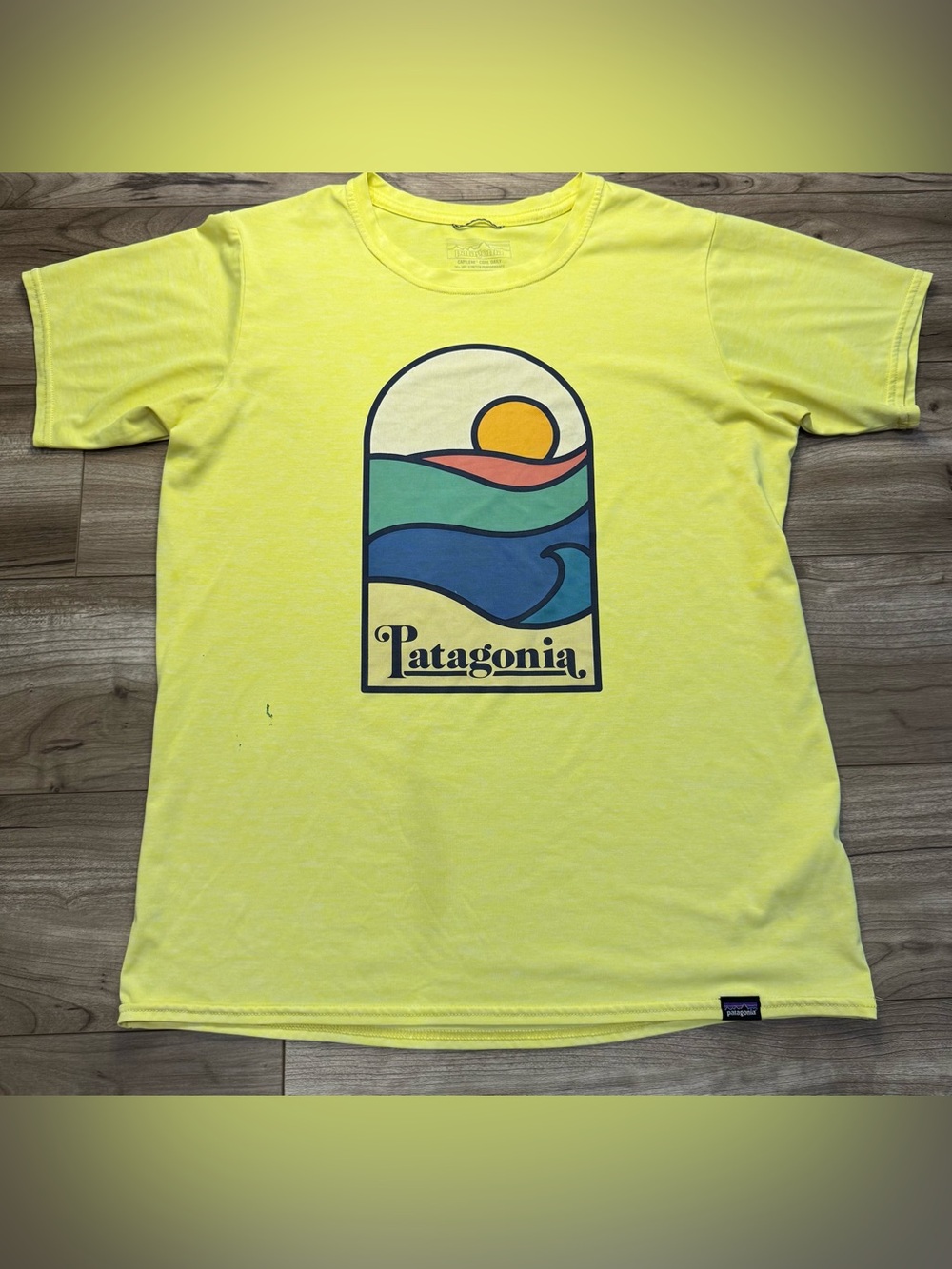 PATAGONIA Women's Capilene®
Cool Daily Graphic Shirt
Style #45250 Sz S Yellow